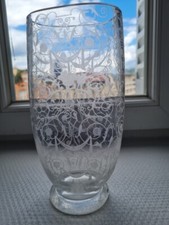 Vase ancien en cristal gravé