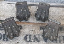 JOLI LOT DE 4  PATTES DE LION EN BRONZE  ORNEMENT PIEDS DE MEUBLES TABLES..