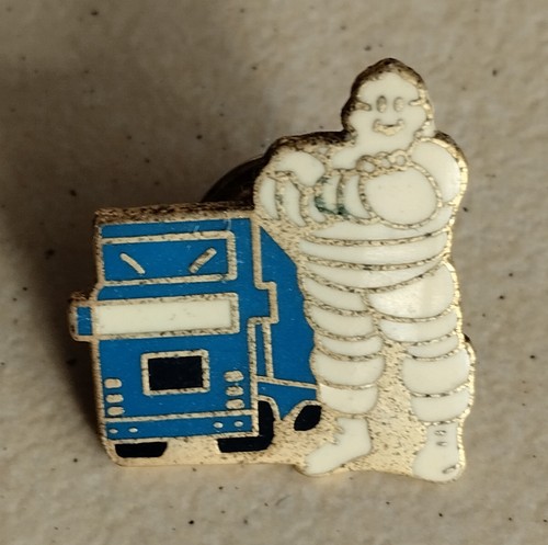 Pin michelin bibendum camion - pin's,