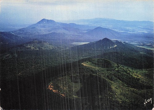 Survolant auvergne les - l,