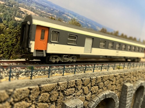 Voiture corail jouef avec