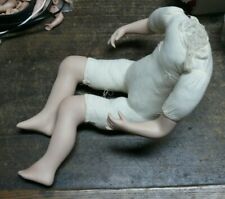 CORPS DE POUPEE "NOIR" - FABRICATION BAS DE GAMME CHINOISE - 33,5 CENTIMETRES