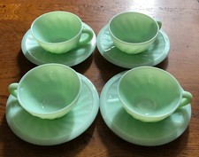 4 Tasses Avec Sous Tasses En Opaline Verte Anis Année 50