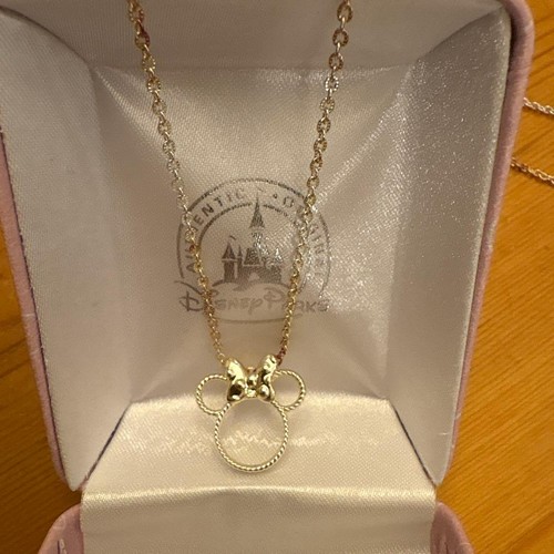 Collier doré forme de - collier,