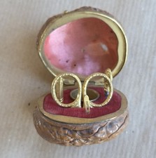 Rare nécessaire de Couture miniature dans une Noix XIXe siècle. Louis Philippe