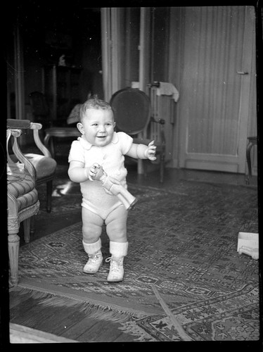 Jeune enfant bébé nourrisson