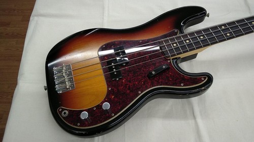 Guitare basse électrique