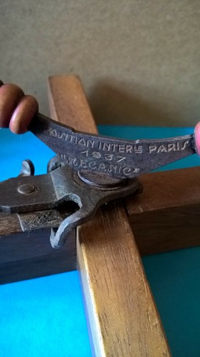 Ancien outils ouvre - ouvre, boite