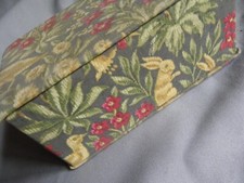 BOITE ANCIENNE CARTON ET TISSU "LES ANIMAUX DE LA FORET"  COUTURE ENFANT