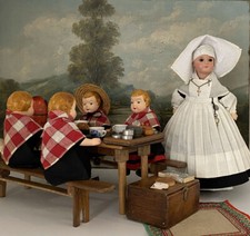 Poupée ancienne religieuse et ses petits orphelins