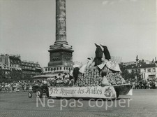PARIS vers 1950 place de la