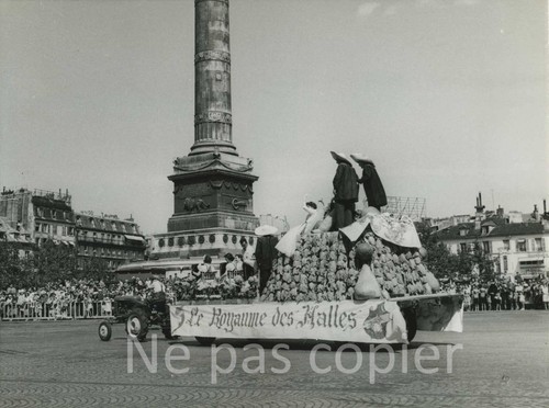 Paris vers 1950 place - paris,