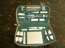 Ancienne Trousse  "nécessaire à couture" en cuir