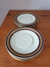 Dix petites assiettes en