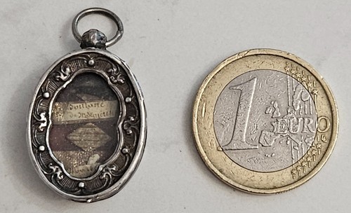 Ancien reliquaire pendentif