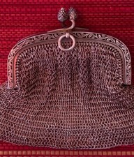 1920: aumônière en argent massif cote de maille, double porte-monnaie intérieur 