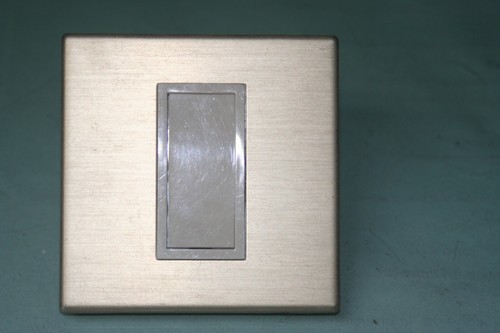 Bouton poussoir champagne