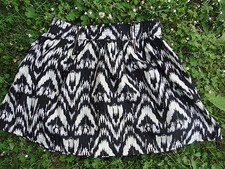 JUPE COURTE FEMME ADO MARQUE KHAAN COM NEUVE TAILLE 38 40 ETE LEGERE NOIR BLANC