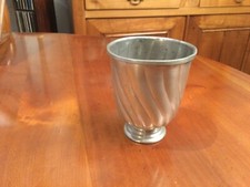 VINTAGE, ANNEES 50/60, PETIT VASE OU TASSE EN ÉTAIN ÉTAMÉ, DECORS ART DECO