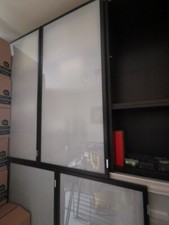 Meuble étagères bois noir et portes coulissantes, 12 modules, en parfait état