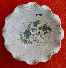 Rare vide-poche Ravello, faïence, décor petites fleurs bleues, D 15
