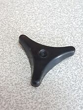 1x écrou M6x1 plastique triangle triangulaire fixation phare arrière Peugeot 306