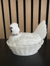 Sucrier en opaline  poule sur