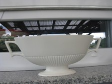 COUPE OVALE à ANSES SUR PIED