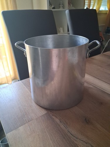 Ancienne casserole haute en - ,