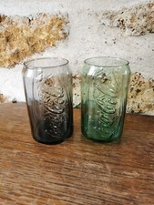 Paire de verres Coca Cola, en forme de canette vert et noir