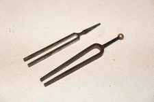 lot de 2 diapason en métal produit musical vintage INSTRUMENT MUSIQUE