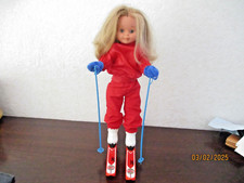 RARE  POUPEE   FAMOSA VINTAGE MADE in SPAIN  SKIEUSE ARTICULEE  PILE LR14  TBE