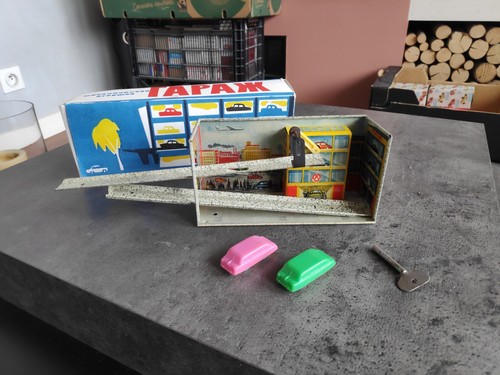 Jouet ancien garage voitures - ancien,