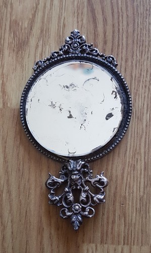 Ancien petit face - , main