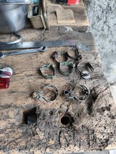 Support A Pompe Et Collier De