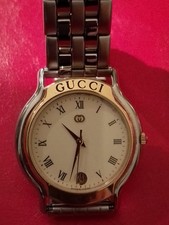 TRES BELLE MONTRE FEMME GUCCI