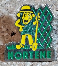 A16 Pin's Pins Pin épinglette NORTENE  Le jardinier mascotte Palissade Parkson