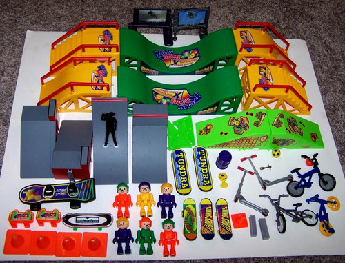 Large lot skateboard - large, ramp