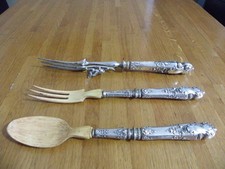 FOURCHETTE DE SERVICE + COUVERTS A SALADE ARGENT FOURRE