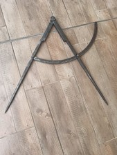 Ancien grand compas à secteur fer forgé, charpentier, tailleur de pierres, 65cm.