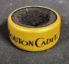 MOUTON CADET - BAGUE ANNEAU ANTI GOUTTE pour BOUTEILLE de VIN en plastique Jaune