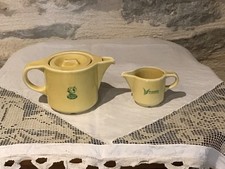 Duo théière et pot à lait publicitaires, "PAGÈS", verveine du Velay