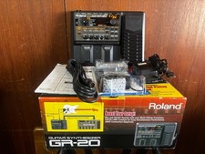 Synthétiseur guitare Roland