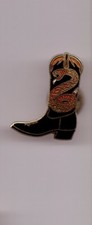 pin's botte cow boy - motif cobra (EGF doré) hauteur: 2,9 cm