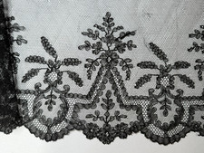 DENTELLE ANCIENNE - BEAU VOLANT DE CHANTILLY AUX FUSEAUX - 1.20 mètre -  XIXème