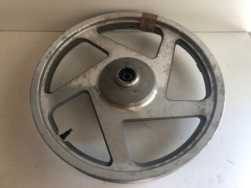 Une jante roue avant moto - jante,