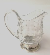 Pichet en verre monté sur socle en argent massif