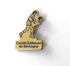 RNT L/ Pin's banque Crédit Mutuel de Bretagne tennis