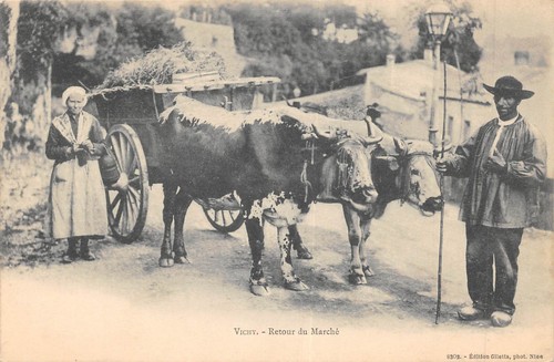 Cpa vichy retour du - cpa, 03