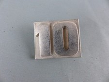 RENAULT 10 sigle emblème logo insigne monogramme hayon coffre en aluminium